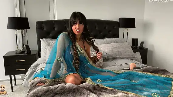 pakistani bhabi aaliyah yasin fucks her pussy whilst speaking urdu 1733290722